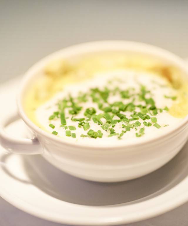 Cream of asparagus soup (seasonal) - Hotel zur Alten Brücke